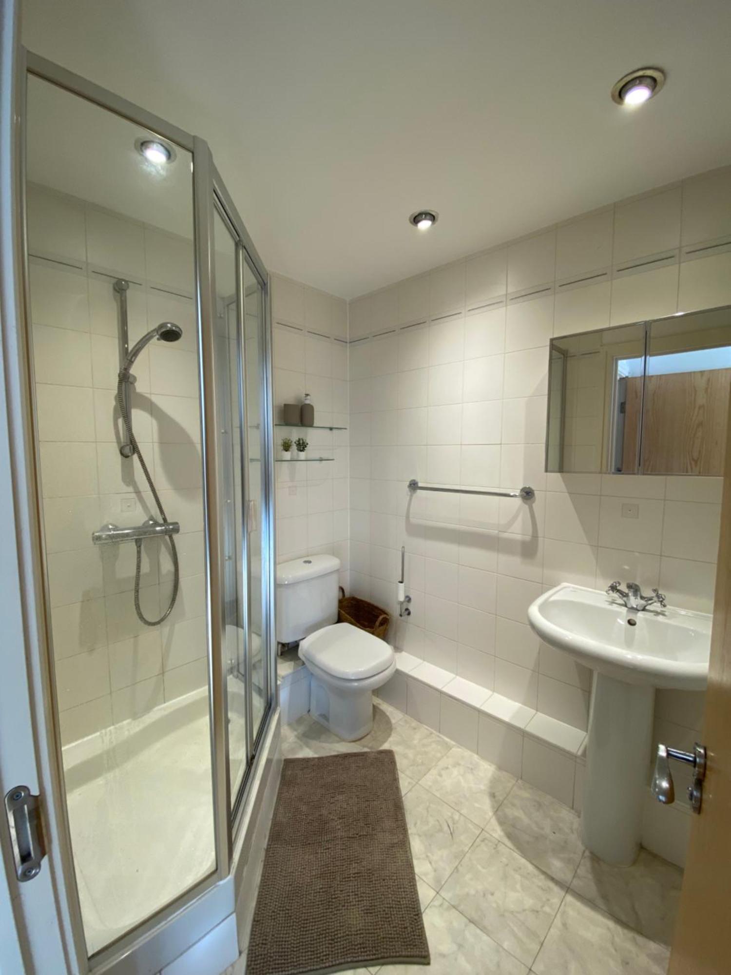 2 Bedroom Flat In Riverside West London Luaran gambar